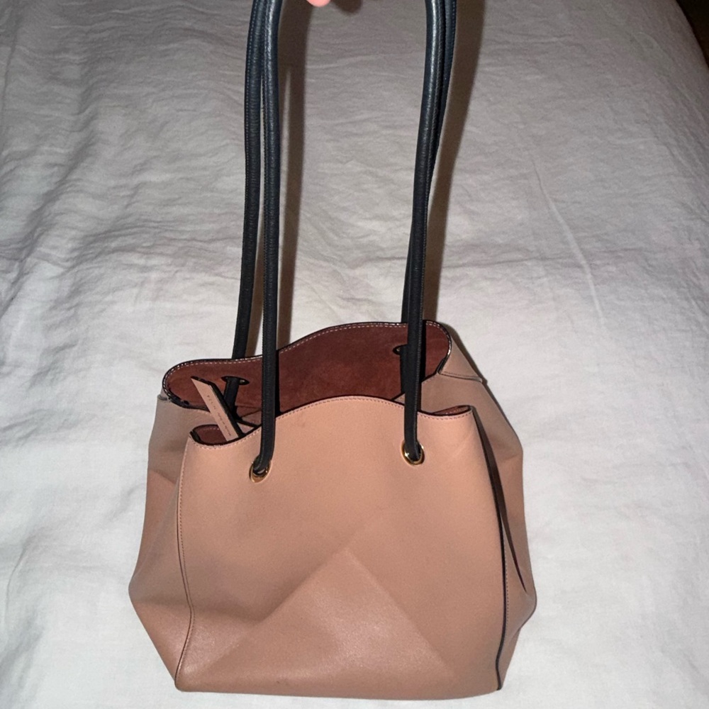 VICTORIA BECKHAM Tan blush CUBE with Black Handles